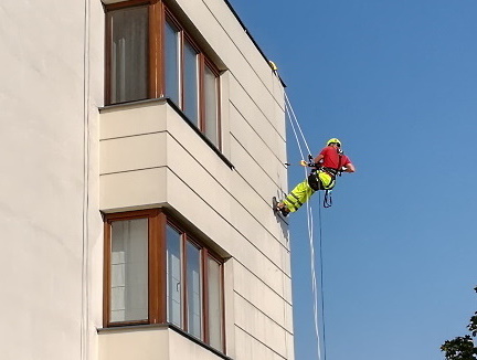 Гідрофобізація фасаду промисловими альпіністами. Київ